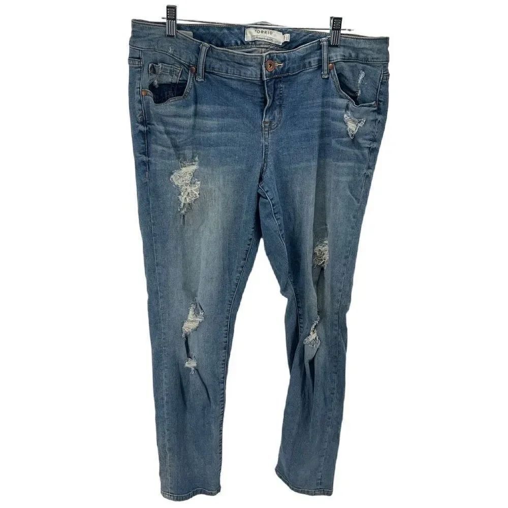 Torrid Womens Boyfriend Jeans Distressed Stretch Ripped Denim 5 Pocket Blue 14R